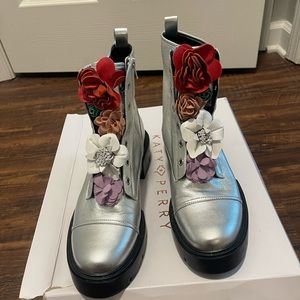 KATY PERRY BLISS FLOWER SILVER BOOTS WITH MATCHING SILVER PUFFER JACKET.